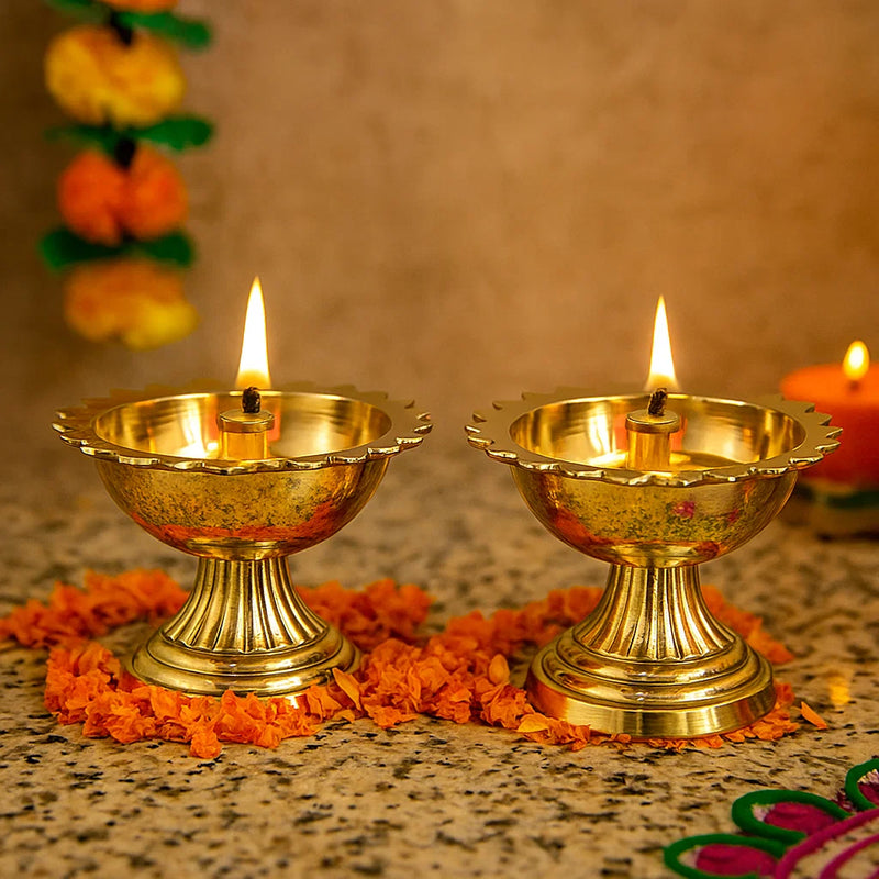 Bhimonee Decor Pure Brass Sunflower Deep, Deepak, Diya for Pooja Purposes, 1.8 Inches, 130 gm